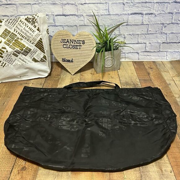 Rare EUC Lululemon XL Yogi Yoga Tote III Discover Manifesto Embossed Black - Picture 3 of 13